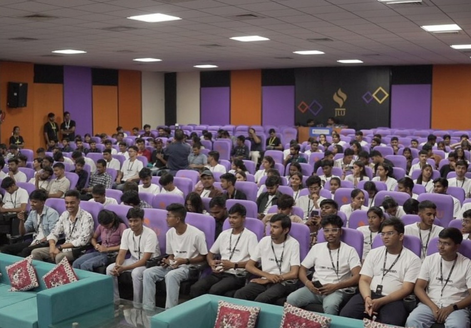 250+ On-Campus Builders in the JLU Auditorium